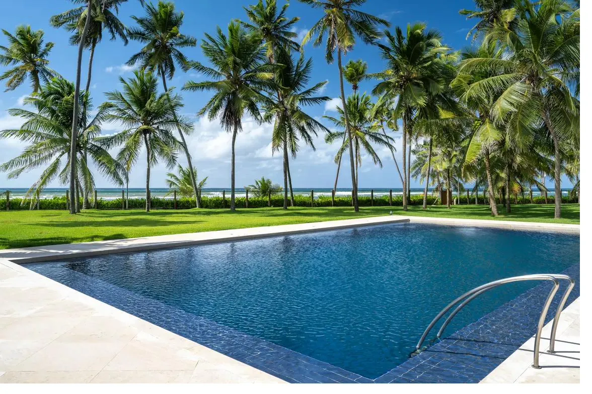 Casa frente mar com piscina e jardim tropical em Praia do Forte